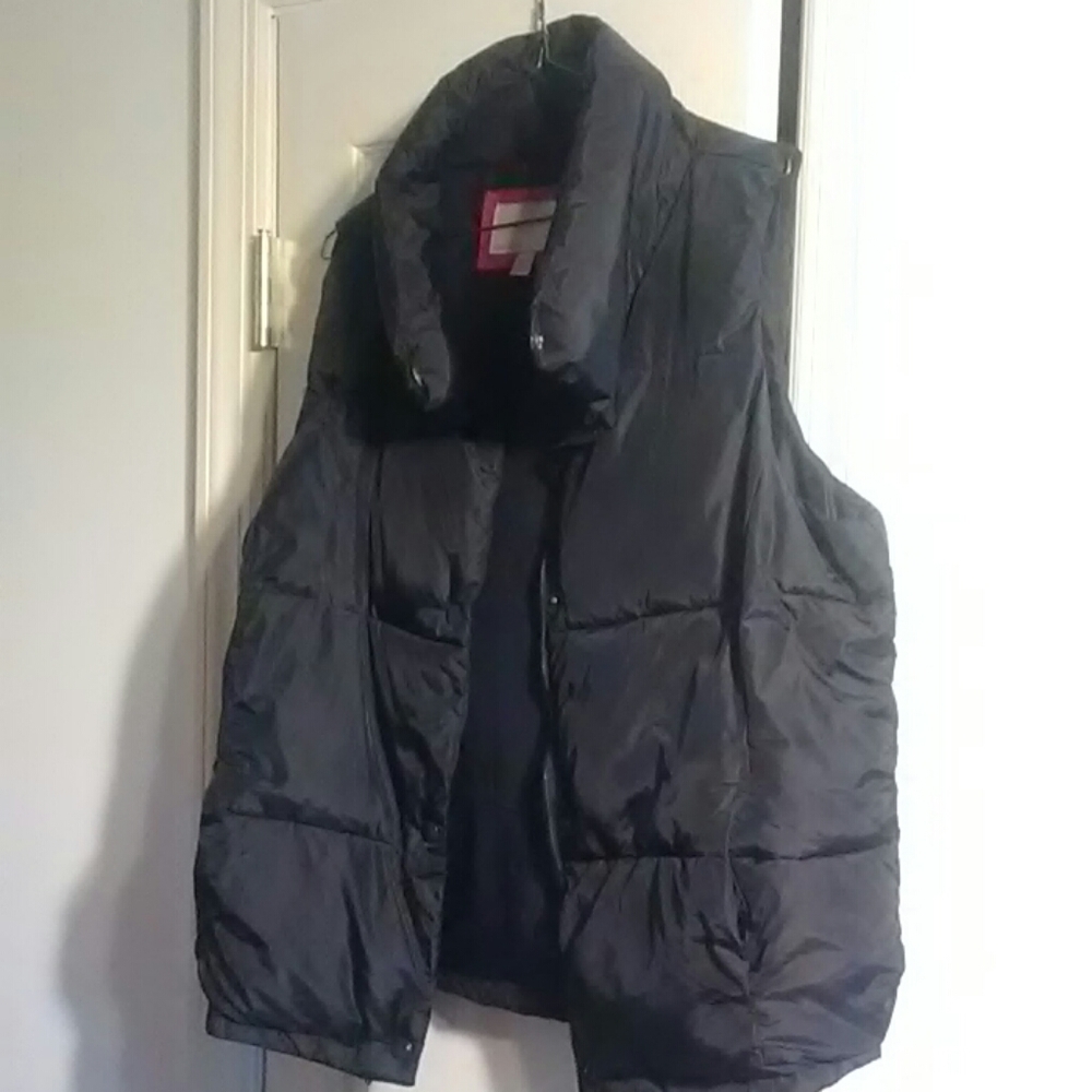 Vest - Picture 2 of 4